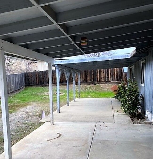 Building Photo - Cute House in N. Redding