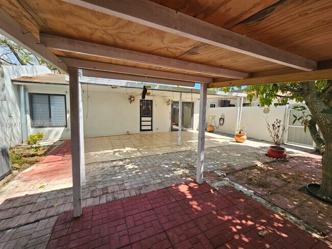 Building Photo - 5428 SW 131st Ct