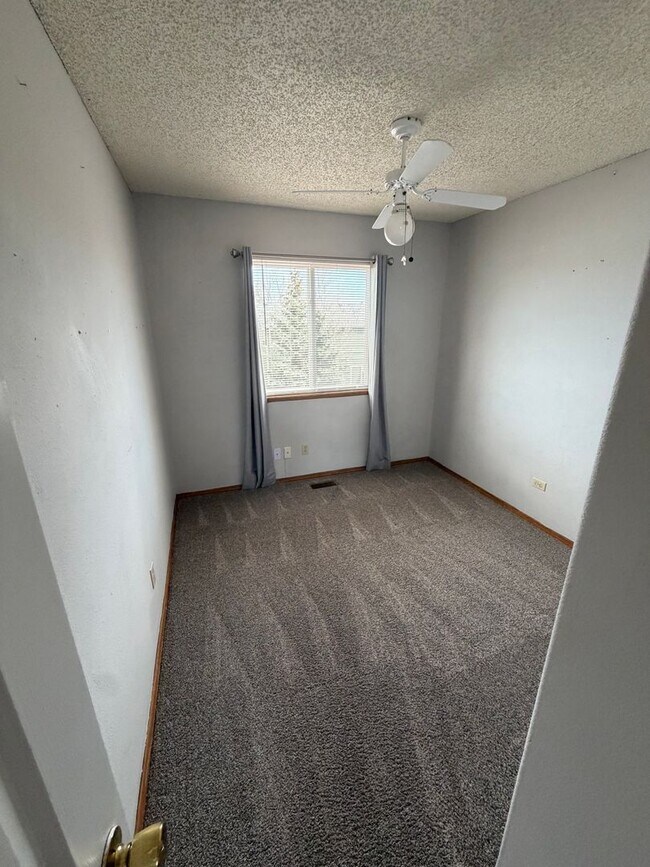 Building Photo - Vickers Heights 4 Bedroom, 3 Bathroom Single Family Home with Fenced in Yard