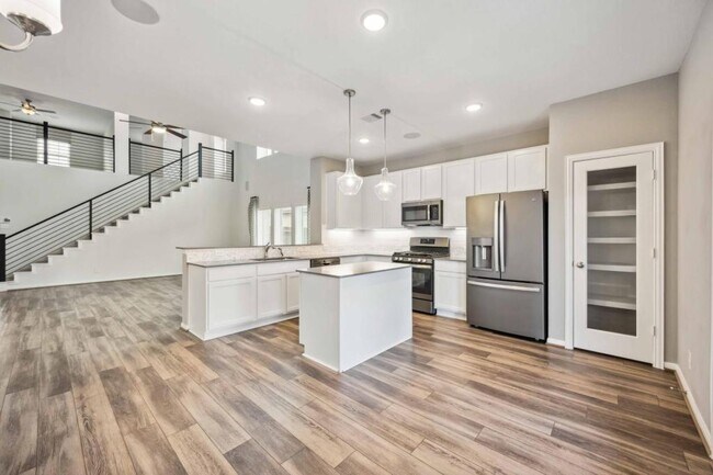 Building Photo - 15246 White Moss Dr