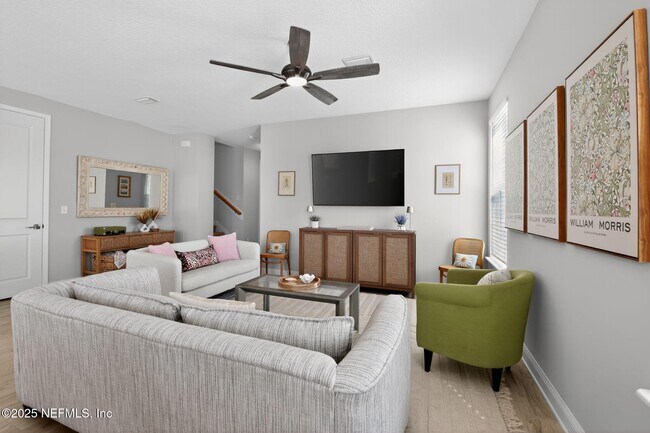 Building Photo - 244 Daydream Ave