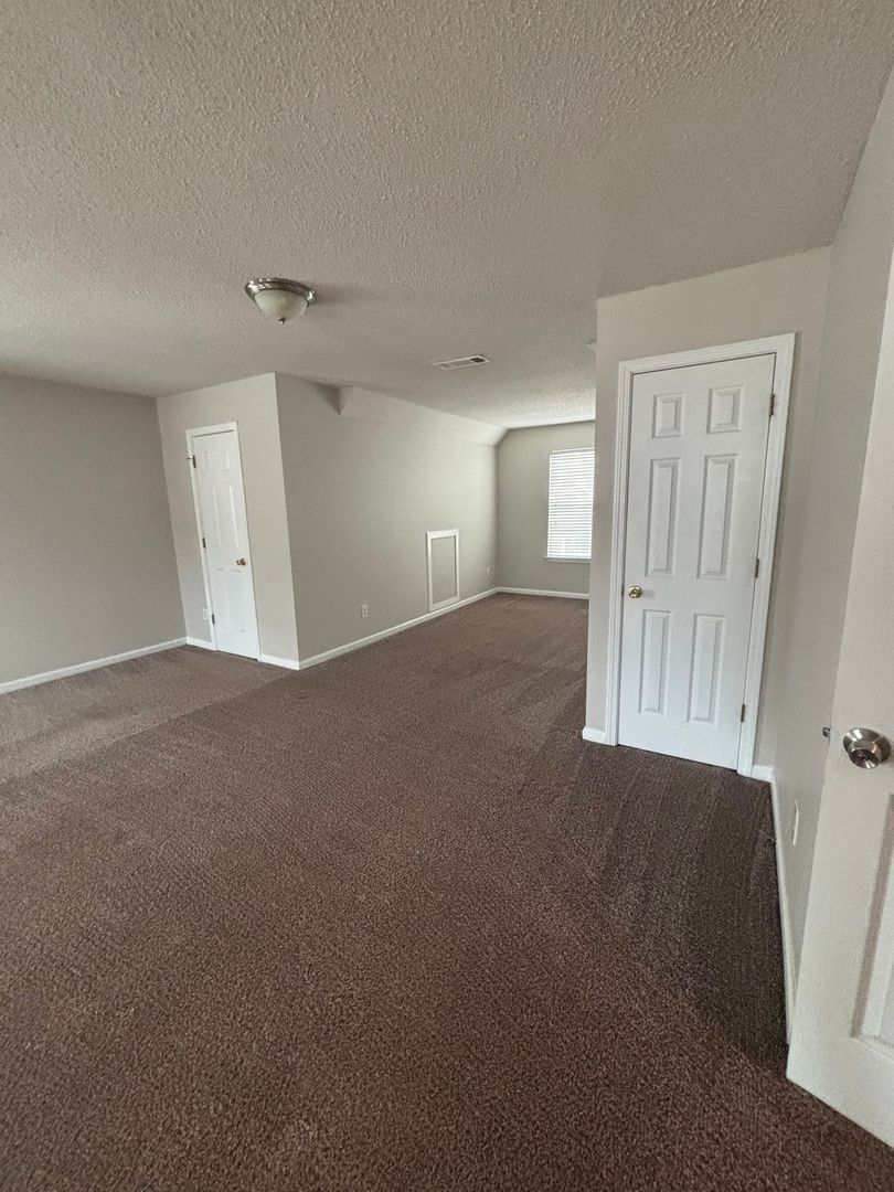 Building Photo - 1116 Setter Trce