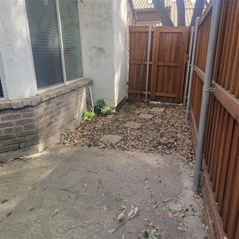 Building Photo - 14151 Montfort Dr