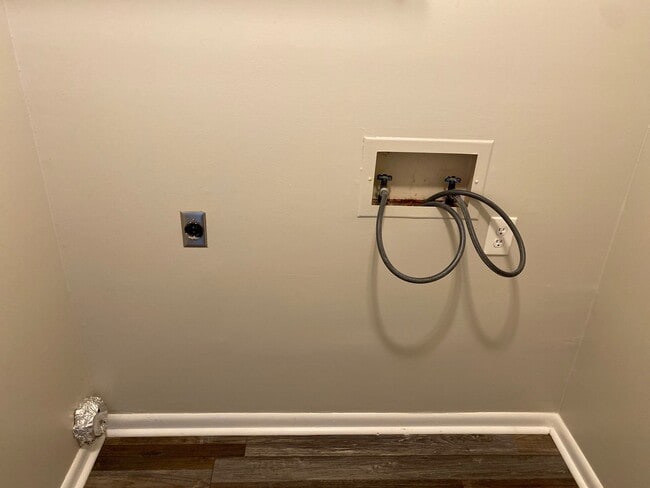 Building Photo - 30 Pony Cv