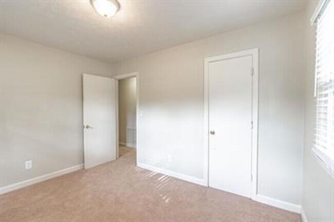 Building Photo - 205 N Glover St