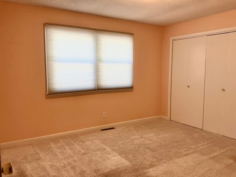 Building Photo - 2209 Grange Cir