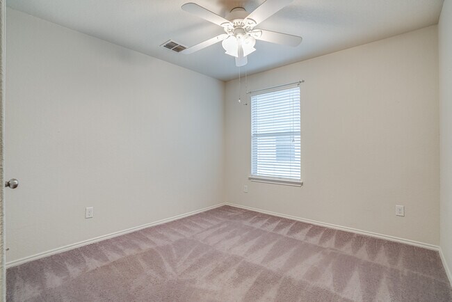 Building Photo - 11905 Fieldcrest Run