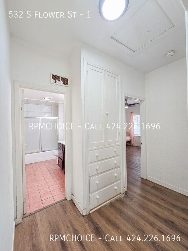 Building Photo - 532 S Flower St