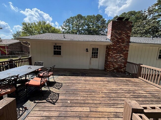 Building Photo - Beautifully Renovated 3-Bedroom, 2-Bath Ranch Home on Full Basement!