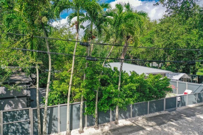 Building Photo - 385 NE 82nd Terrace