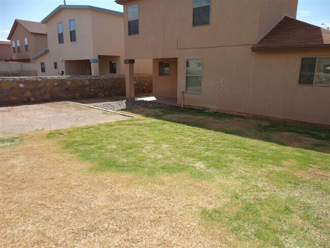 Building Photo - Impeccable Two Story Eastside Home With Re...