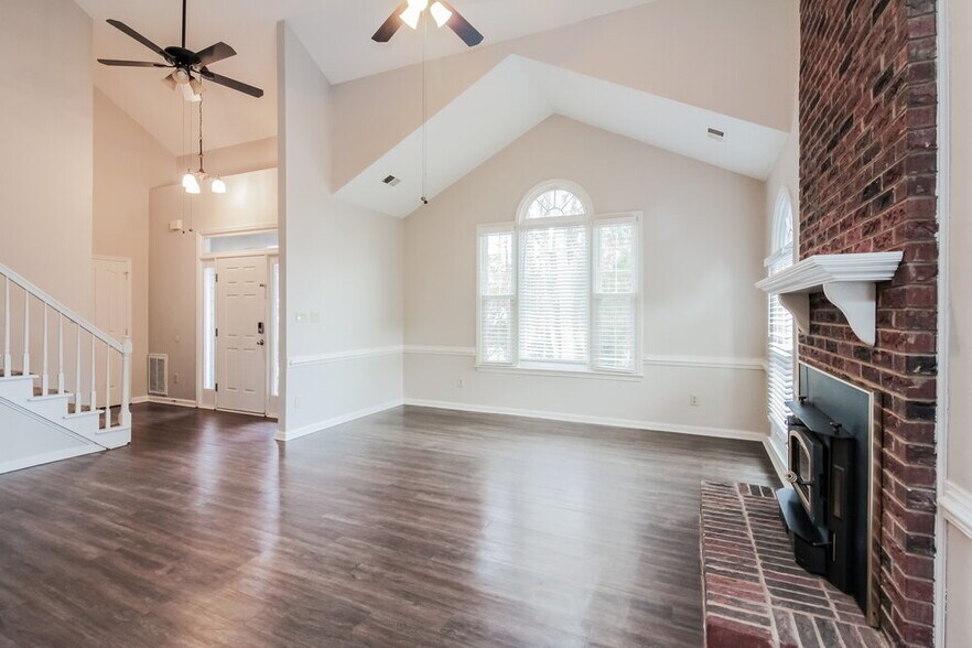 Building Photo - 7207 Glen Brook Ln