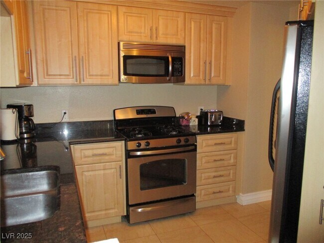 Building Photo - 270 E Flamingo Rd