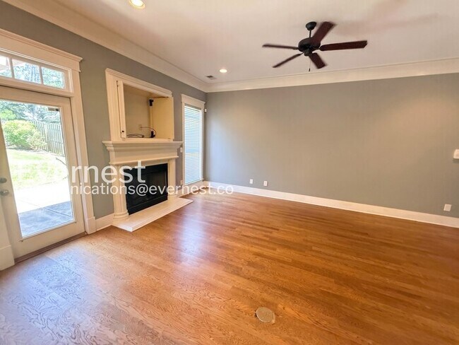 Building Photo - Comfort Meets Modern Convenience with Fireplace / 3 Beds & 2.5 Bath / Available Now