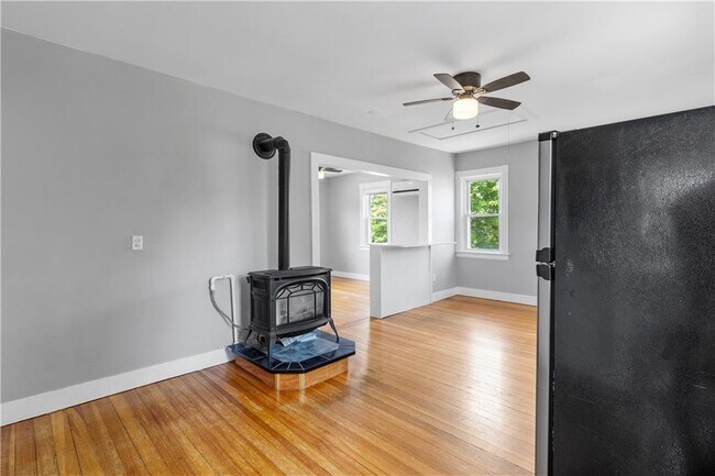 Building Photo - 291 Maple Ave