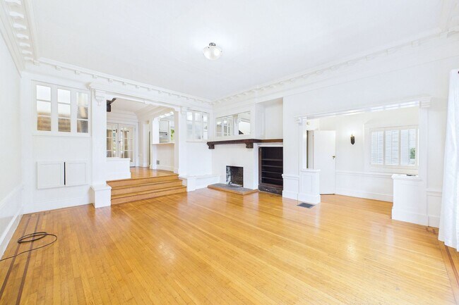 Building Photo - 924 Clayton St