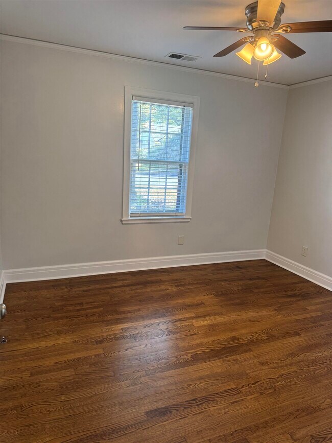 Building Photo - 193 Alexander St