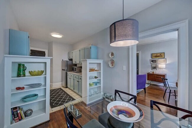 Building Photo - 518 Lamar Ave