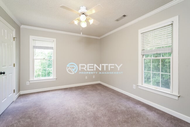 Building Photo - 213 Worthland Ct
