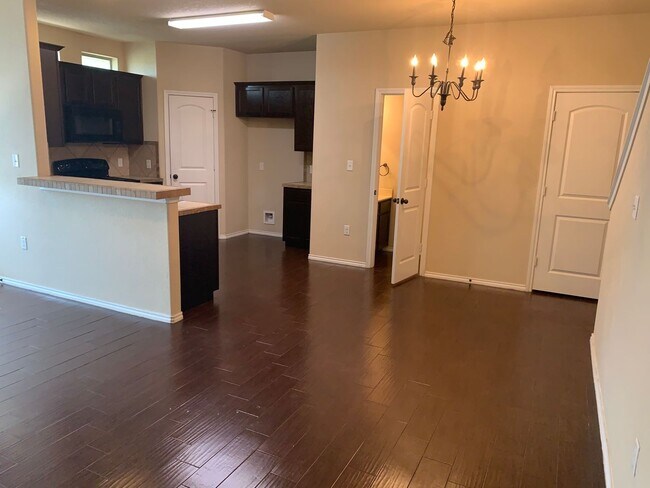 Building Photo - 2 Story Duplex / Interior Washer & Dryer C...