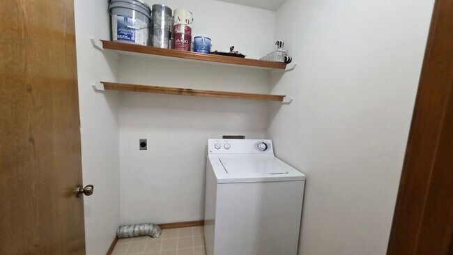 Building Photo - 503 E Redwood St