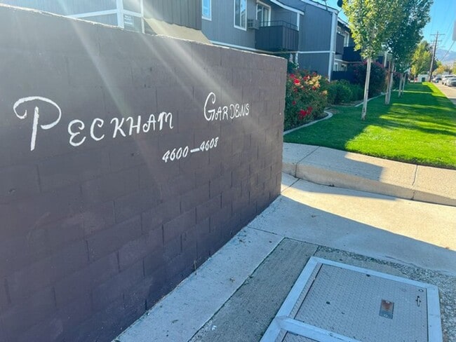 Building Photo - Ground Floor Two Bedroom with Community Pool