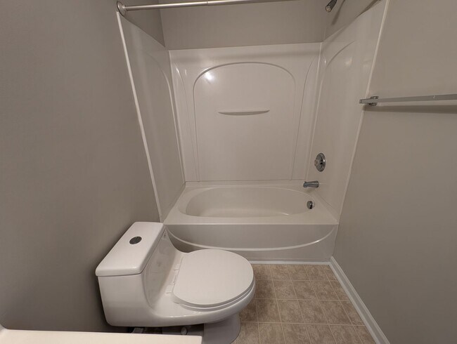 Building Photo - Cozy Townome located in the Old Stone Crossings community!