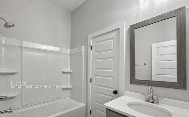 Building Photo - Charming 3BR/3BA Hoover Home with Fenced-In Yard & Modern LVP Flooring