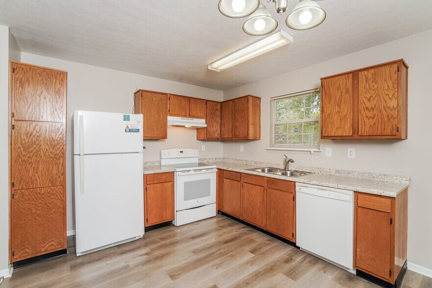 Building Photo - 4613 Lunenburg Dr