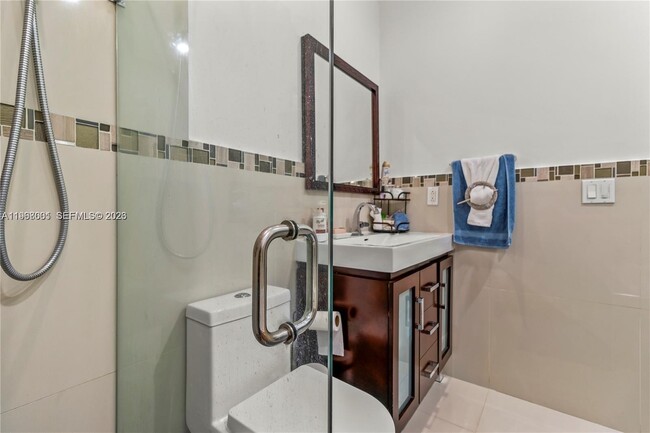 Building Photo - 860 Curtiss Dr