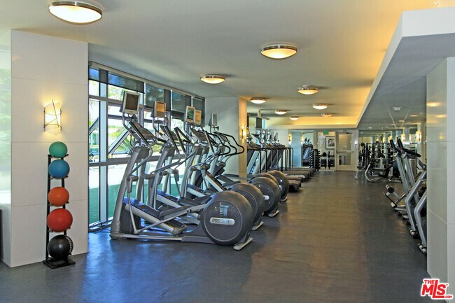 Building Photo - 13700 Marina Pointe Dr
