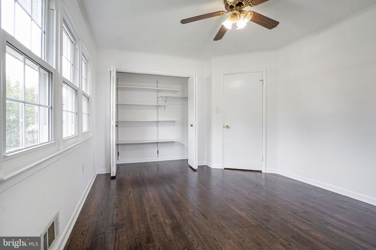 Building Photo - 4809 Camelot St