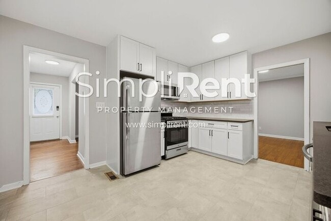 Building Photo - Beautifully Updated 4 Bedroom Home in Decatur! -1st month's Rent FREE with a 13-month lease!