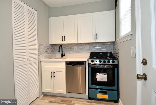 Building Photo - 8208 Bellefonte Ln