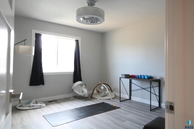 Building Photo - 4417 E Leubecher Pl