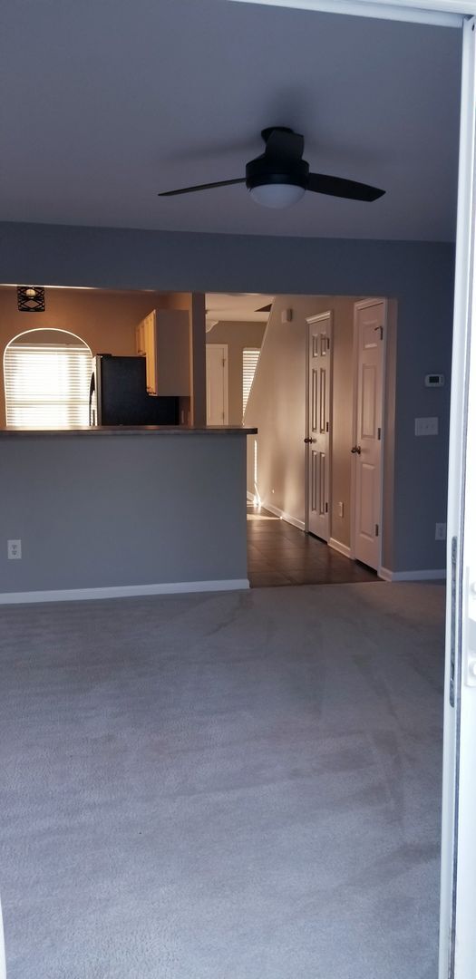 Building Photo - Townhome in great location!