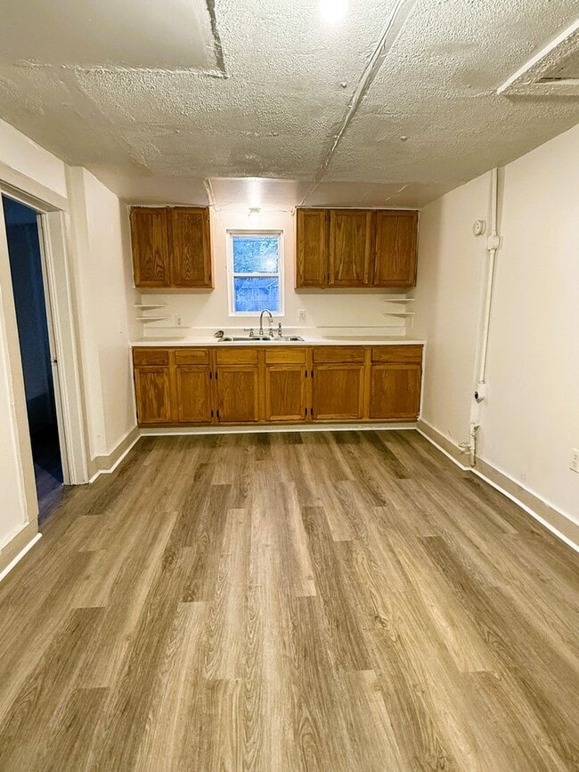 Building Photo - Charming 1 Bedroom, 1 Bath Bungalow