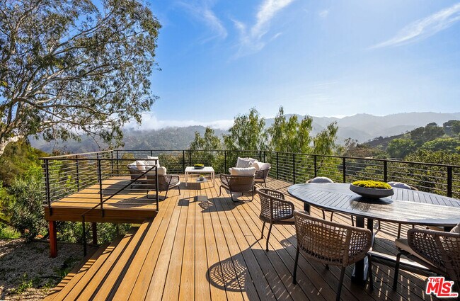 Building Photo - 21338 Colina Dr