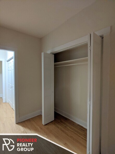 Building Photo - 630 W Cornelia Ave