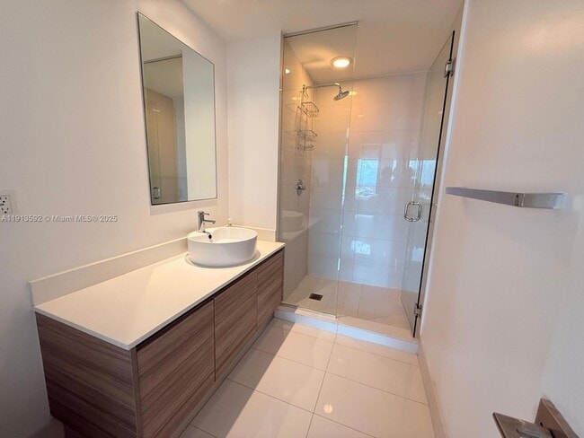 Building Photo - 121 NE 34th St