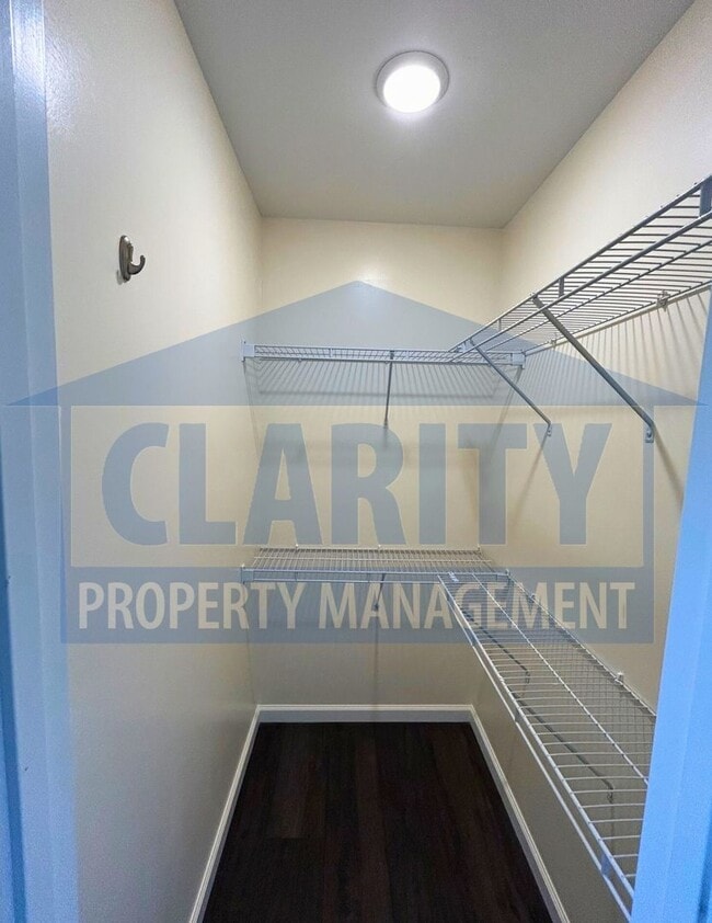 Building Photo - Two bedroom townhome w/garage!