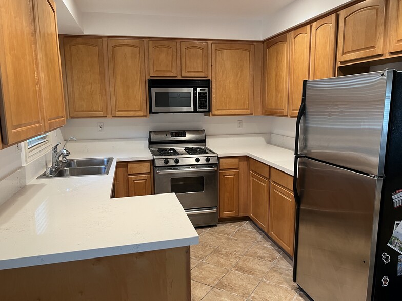 Kitchen, newly renovated - 11646 Chenault St