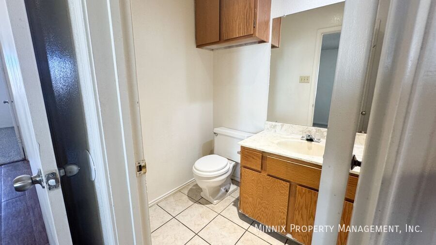 Building Photo - 8208 Vernon Ave