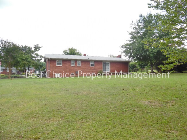 Building Photo - 205 Le Ann Dr