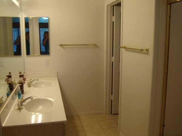 Building Photo - 15874 S 11th Pl