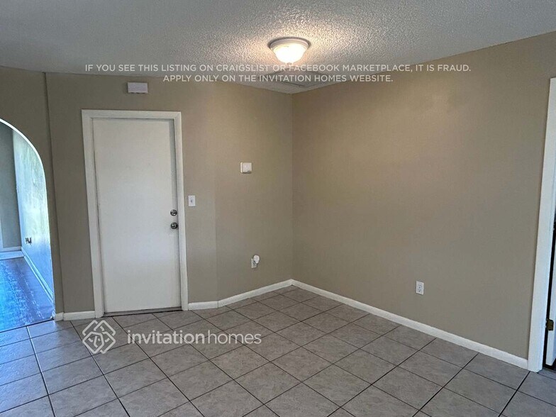 Building Photo - 1012 SE 42nd Ln