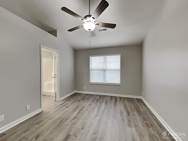 Building Photo - 1211 Wembley Dr