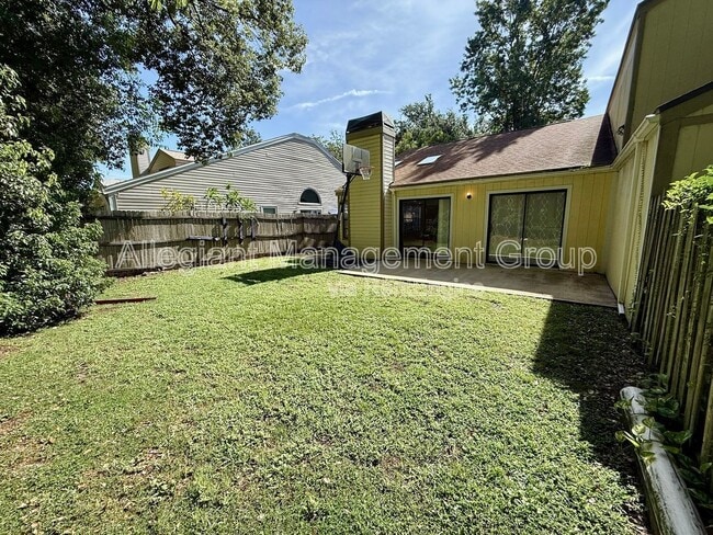 Primary Photo - 2900 Risser Ave