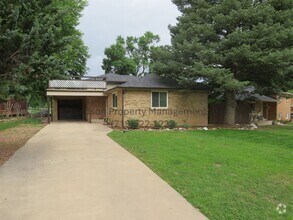 Building Photo - Beautiful Updated 4 Bedroom Near Garden of...
