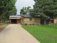Building Photo - Beautiful Updated 4 Bedroom Near Garden of...
